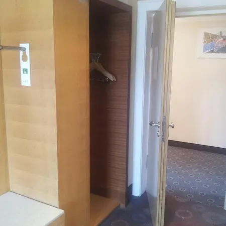 Sorat Insel-hotel Отель Регенсбург